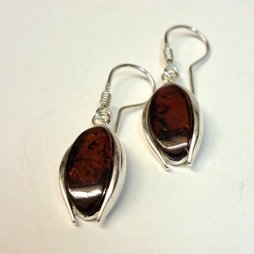 Click to view detail for  HWG-2433 Earrings, Pointed Ovals Cherry Amber $48